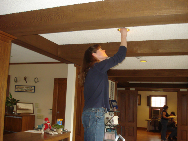 http://www.morrisoncountyhistory.org/museumpics/DSC03461a.jpg Ann Marie changing light bulbs
