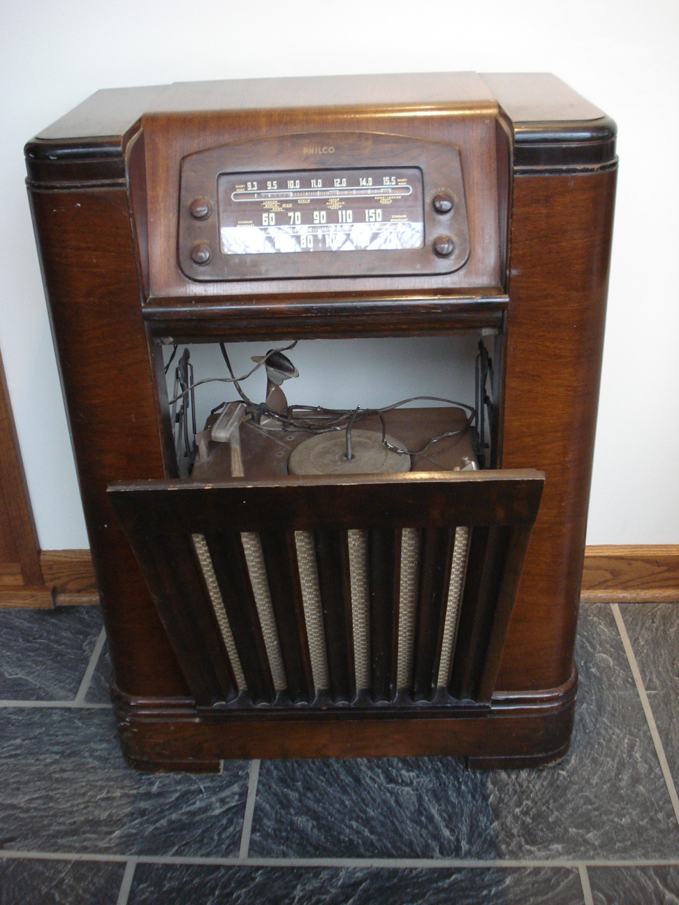 Music & the Technology of Sound exhibit Philco Radio & Phonograph, Model # 46-1226, 1946