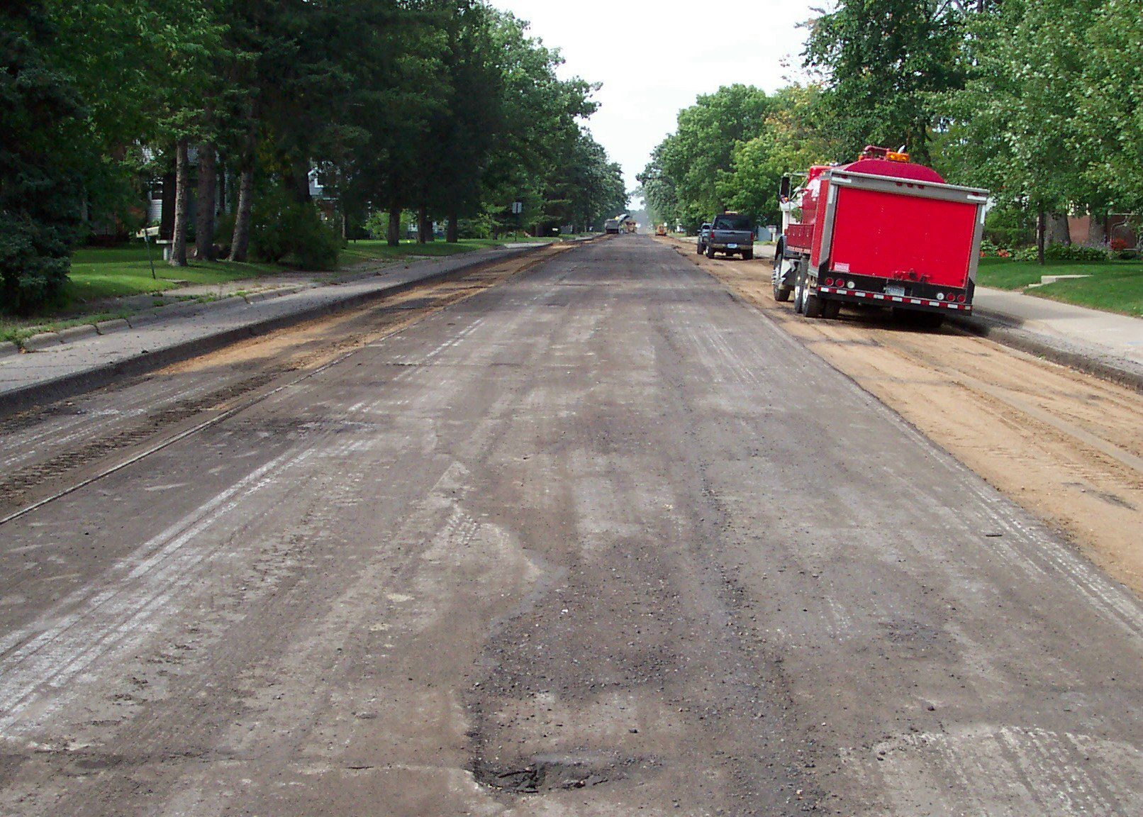 http://www.morrisoncountyhistory.org/museumpics/Jefferson%20Highway%20uncovered%20August%2024,%202009.jpg Section of Jefferson Highway pavement revealed from underneath what is now Lindbergh Drive North, Little Falls, MN. Photo by Camille Warzech, August 24, 2009.