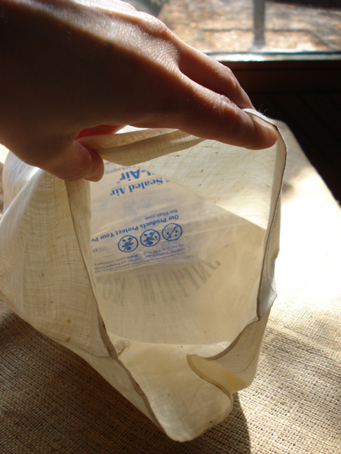 http://www.morrisoncountyhistory.org/museumpics/buildex6.jpg Inflatable packaging used as stuffing.